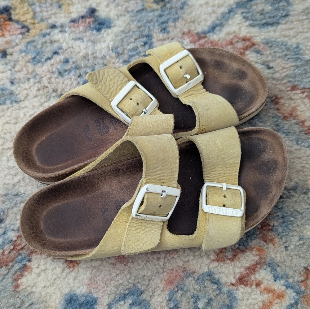 Birkenstock Arizona Sandal In Yellow Leather White Buckles Size 37 Womens